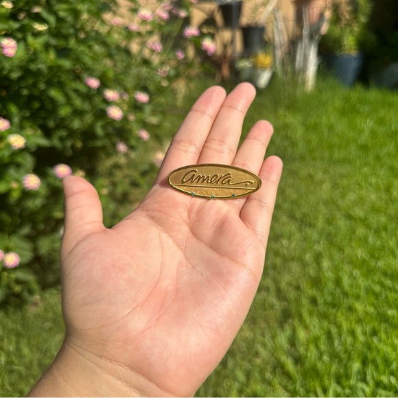 Amera Custom Name Tag Gold Tone Brooch/Pin - Picture 2 of 9
